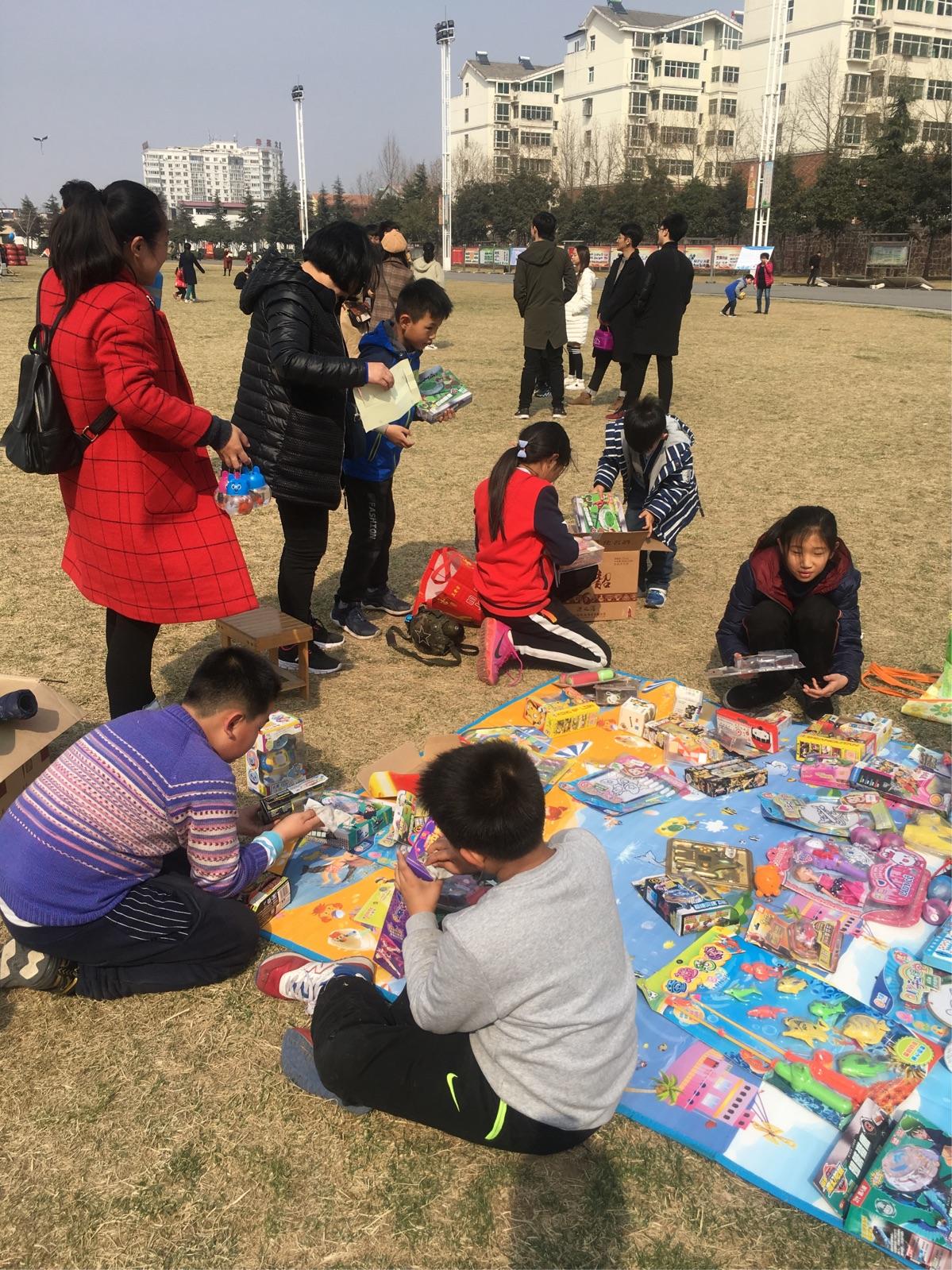 在广场上摆摊卖什么玩具好 广场上摆摊的玩具都有些什么