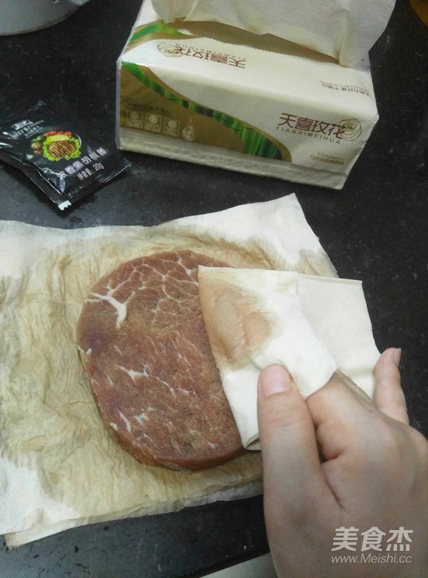 怎么用微波炉解冻牛排 微波炉解冻牛排需要多长时间