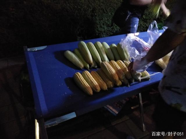 晚上深夜摆摊卖什么好 晚上摆摊适合卖什么吃的